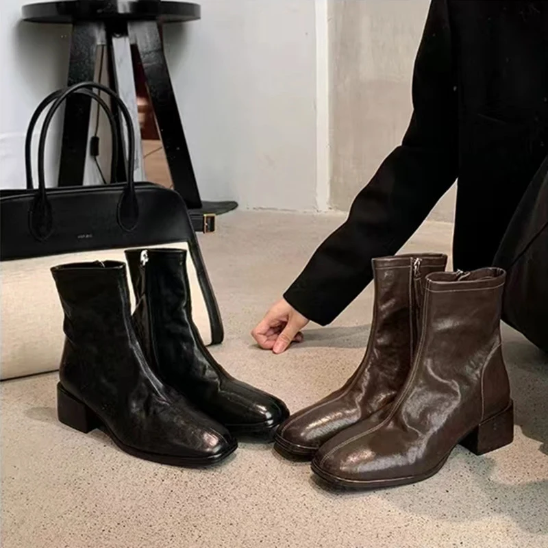 Damen knöchelhohe Glattleder-Stiefelette mit mittlerem Blockabsatz und seitlichem Reißverschluss Nord Taschen