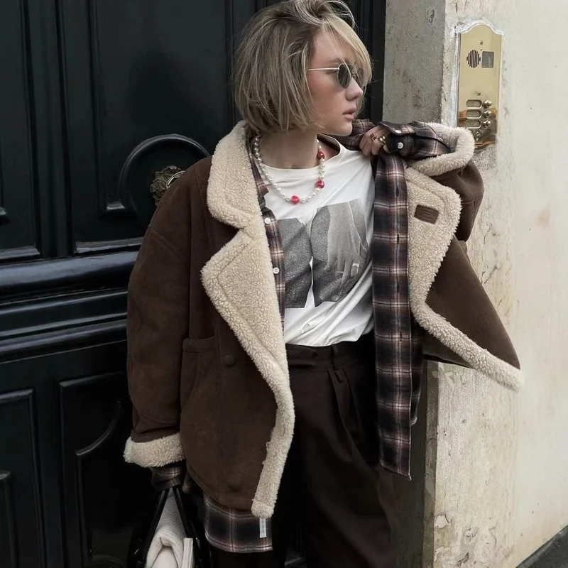 Damen Oversized Kurzjacke aus Wildlederoptik mit Teddyfutter und großem Reverskragen Nord Taschen