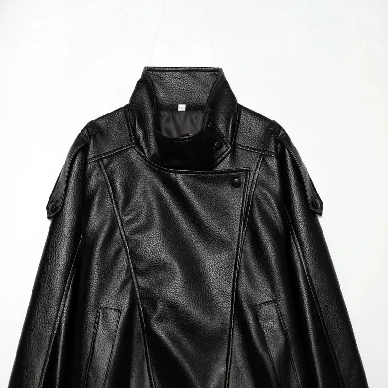 Damen Kurzjacke im asymmetrischen Biker‑Trenchstil aus veganer Lederoptik mit hohem Stehkragen Nord Taschen
