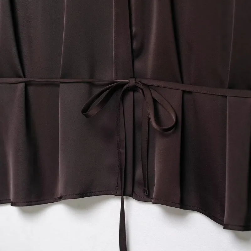 Damen Seidige Bluse mit Tunnelzug‑Taillierung, verdeckter Knopfleiste und Hemdkragen Nord Taschen