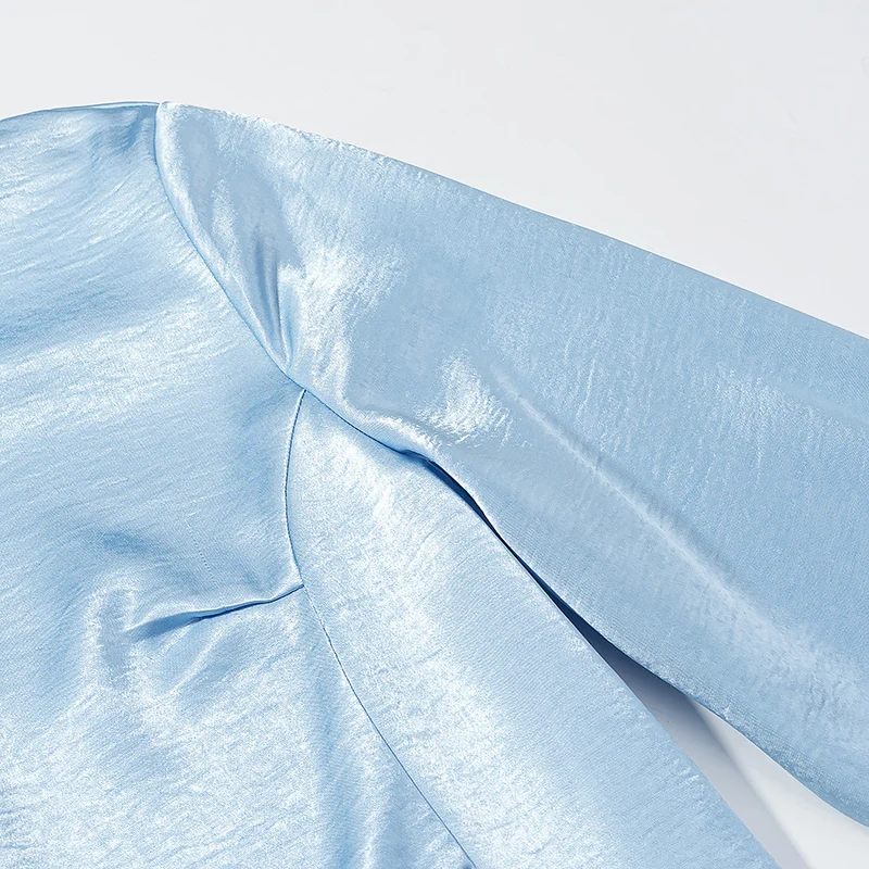 Damen Seidig-glänzende Hemdbluse mit taillierten Teilungsnähten und verlängerten Manschetten Nord Taschen