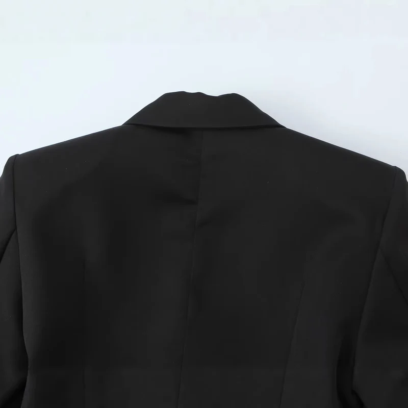 Damen Taillierter Kurzblazer mit asymmetrischem Schmuckverschluss und Pattentaschen Nord Taschen