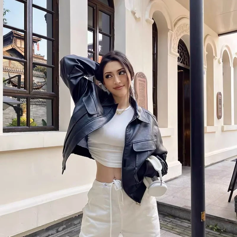 Damen Kurzjacke aus veganer Lederoptik im Cropped-Utility-Worker-Stil mit Pattentaschen Nord Taschen