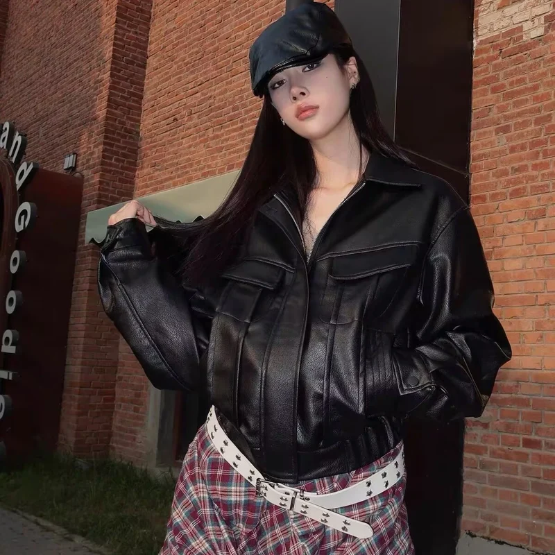 Damen Kurzjacke aus veganer Lederoptik im Cropped-Utility-Worker-Stil mit Pattentaschen Nord Taschen