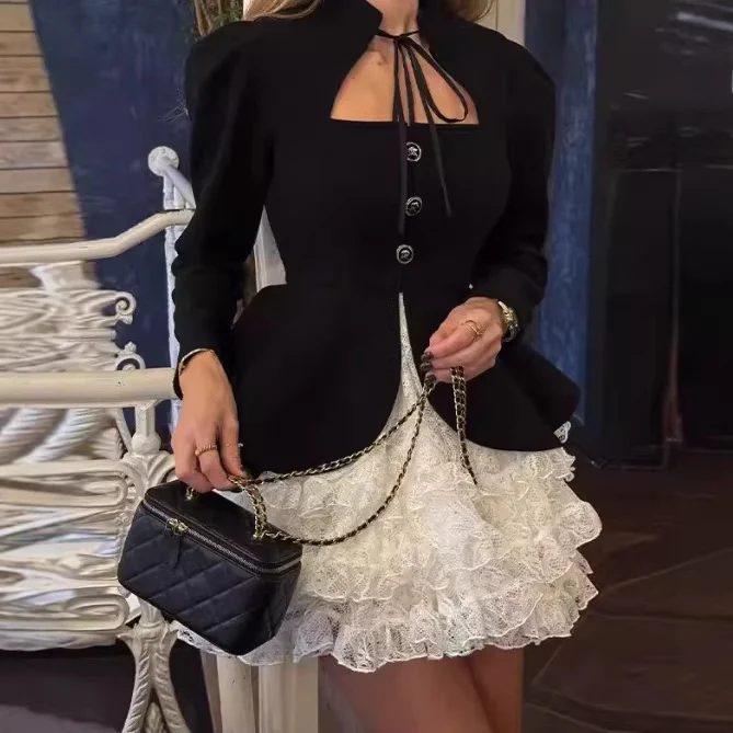 Damen Zweiteiliges Samt‑Schößchenblazer und Stufen‑Spitzenrock Set Nord Taschen