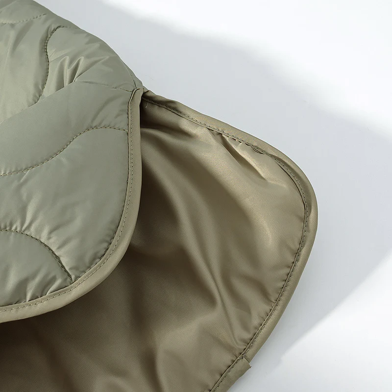 Damen Leichte gesteppte Jacke mit Rundhalsausschnitt, Steppwellen und Druckknöpfen Nord Taschen