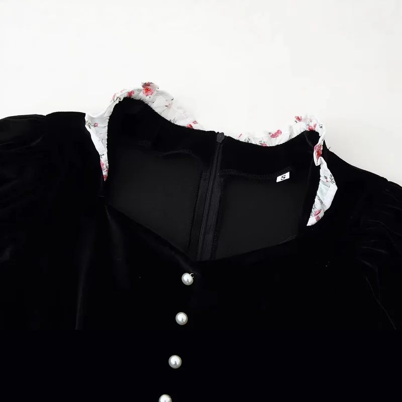 Damen Samt‑Corsagen‑Top mit Puffärmeln, Herzausschnitt und Perlenknopfleiste Nord Taschen
