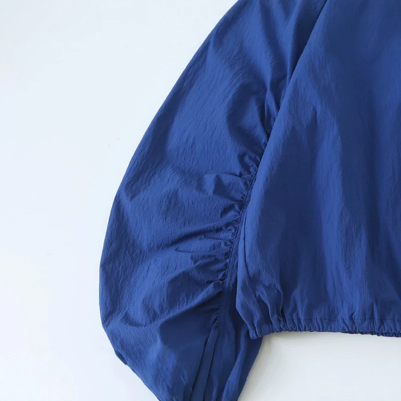 Damen Leichte Cropped-Übergangsjacke mit Stehkragen, weiten Raglanärmeln und Tunnelzug Nord Taschen