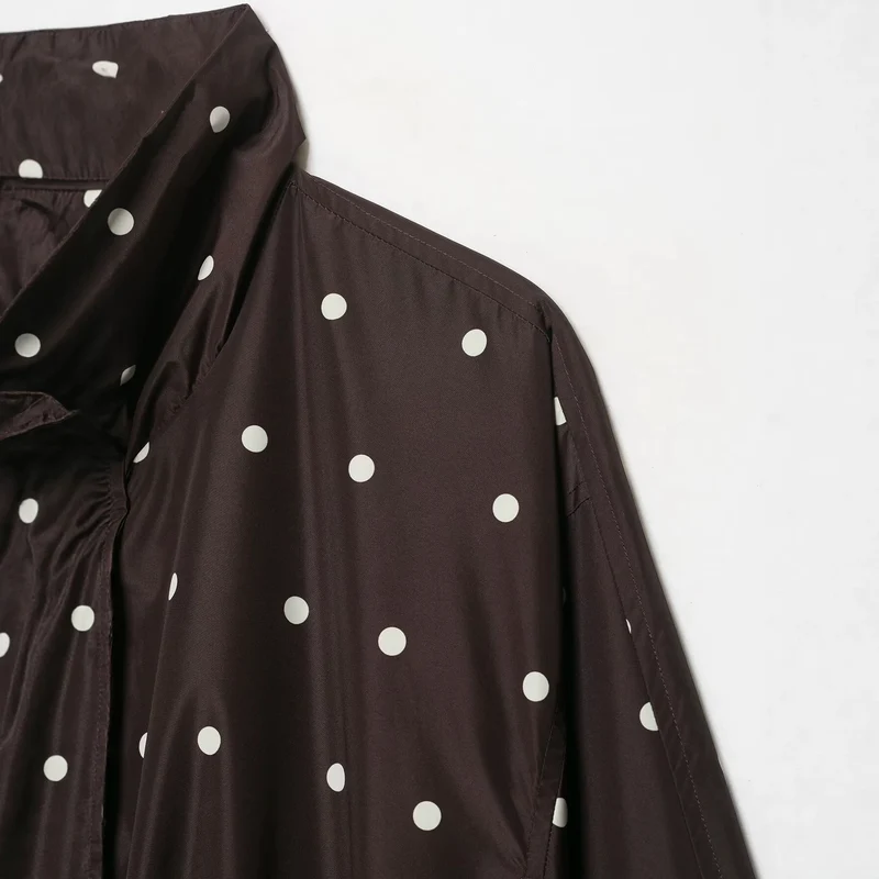 Damen Leichte Cropped-Regenjacke mit Stehkragen, Druckknopfleiste und Polka‑Dot-Design Nord Taschen