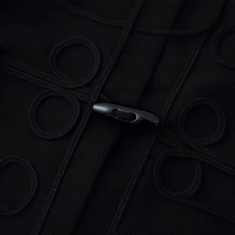Damen Kurzjacke im militärisch inspirierten Stil mit Stehkragen und Zierkordeln Nord Taschen