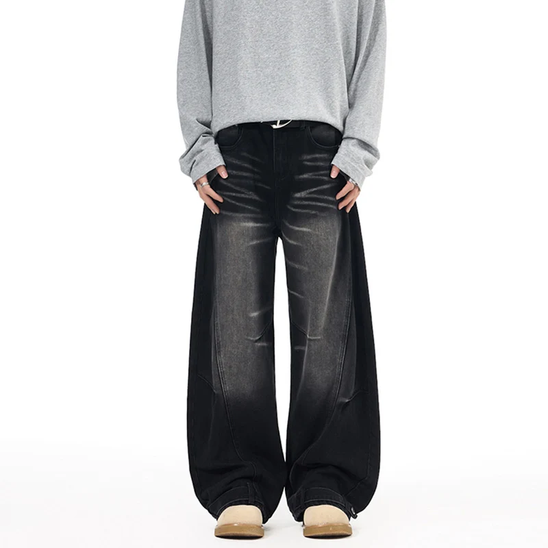 Herren Weitfallende Denim-Palazzo‑Hose mit skulpturalen Nahtpaneelen und bodenlangem Saum Nord Taschen