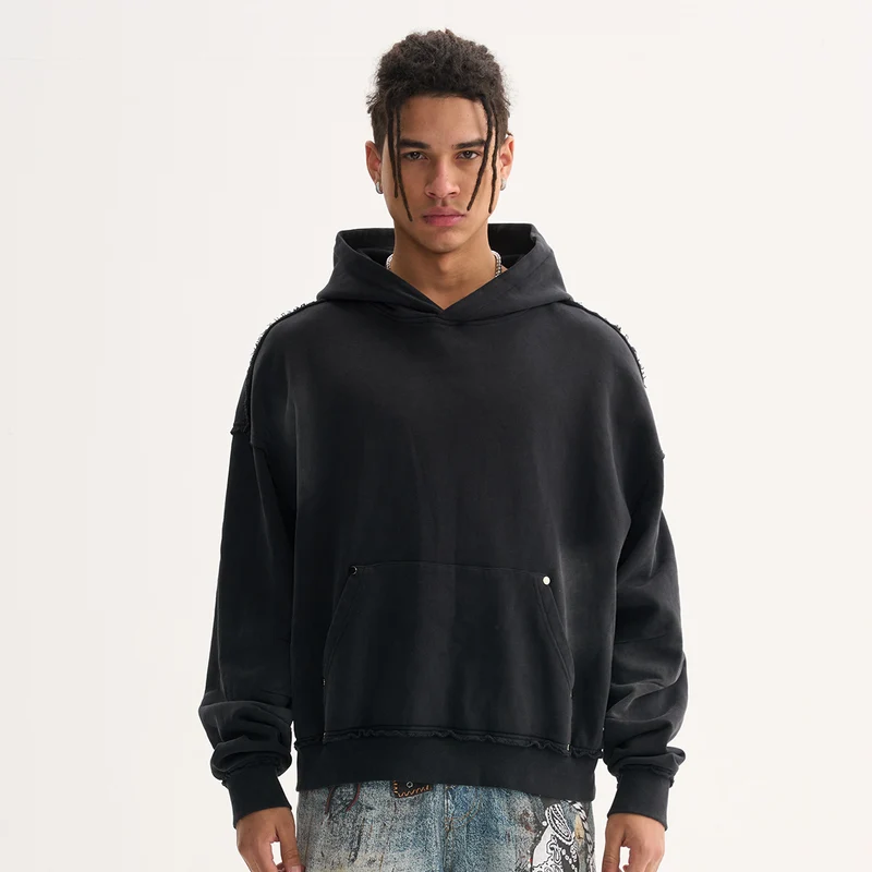 Herren Boxy-Kapuzenpullover mit abgenutztem Saum, Nieten-Kängurutasche und verwaschenem Fleckeneffekt Nord Taschen