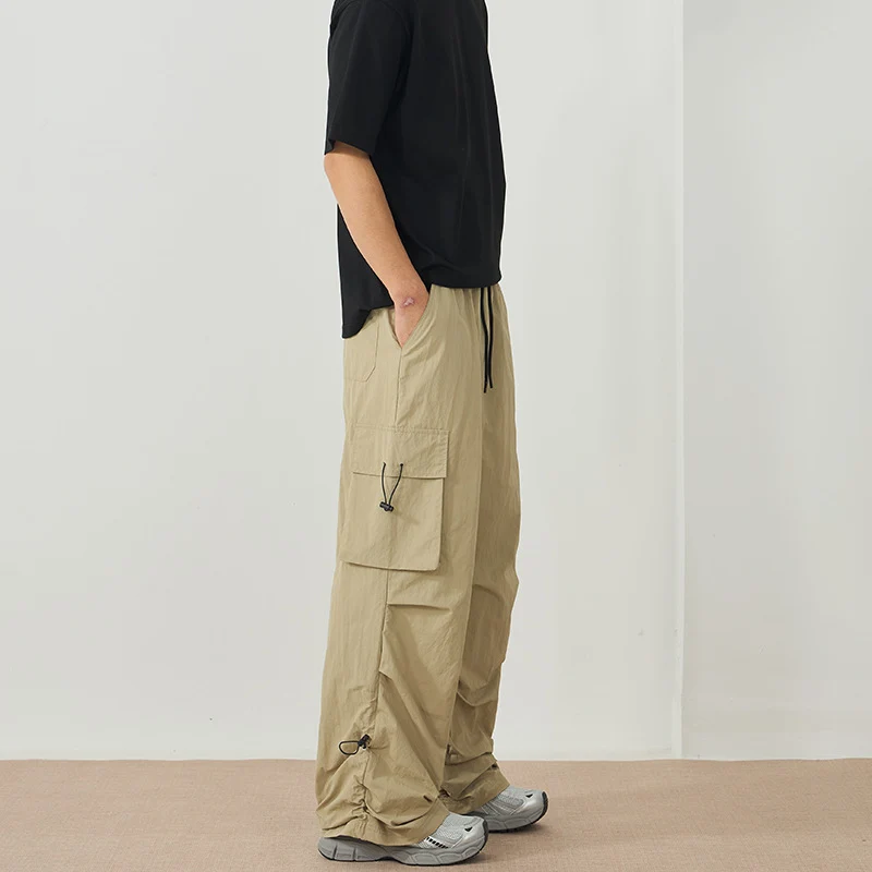 Herren Weite Nylon-Cargohose mit verstellbaren Saumkordeln und Tunnelzugbund Nord Taschen