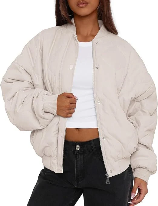 Damen Kurz geschnittene Stepp-Bomberjacke im Oversize-Look mit Raglanärmeln Nord Taschen