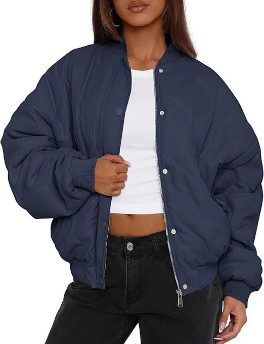 Damen Kurz geschnittene Stepp-Bomberjacke im Oversize-Look mit Raglanärmeln Nord Taschen
