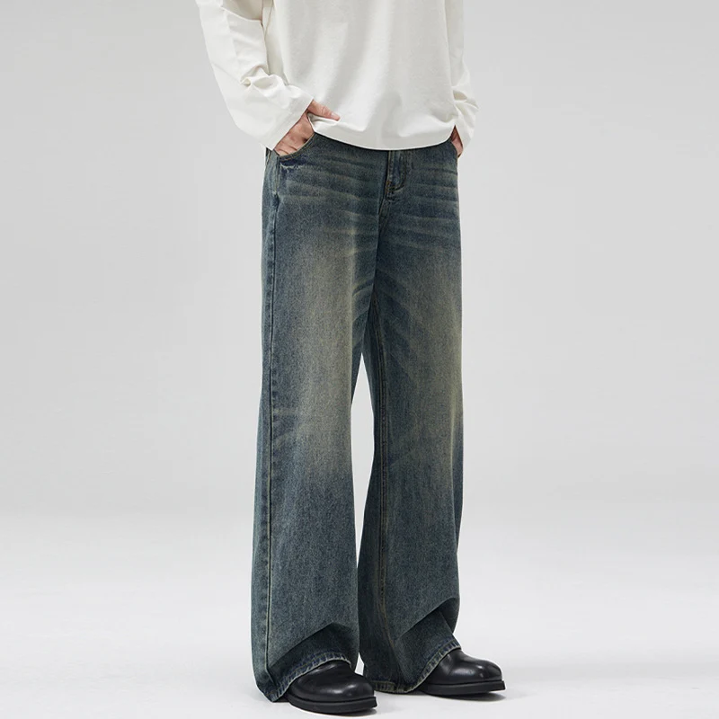 Herren Weite Denim-Jeans im Retro-Workwear-Look mit markanten Whisker- und Faltenakzenten Nord Taschen