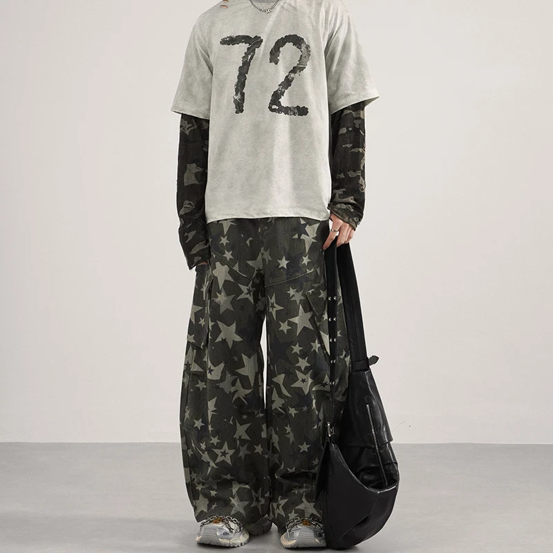 Herren weite Cargo-Palazzo-Hose mit allover Sternen-Print und Utility-Taschen Nord Taschen
