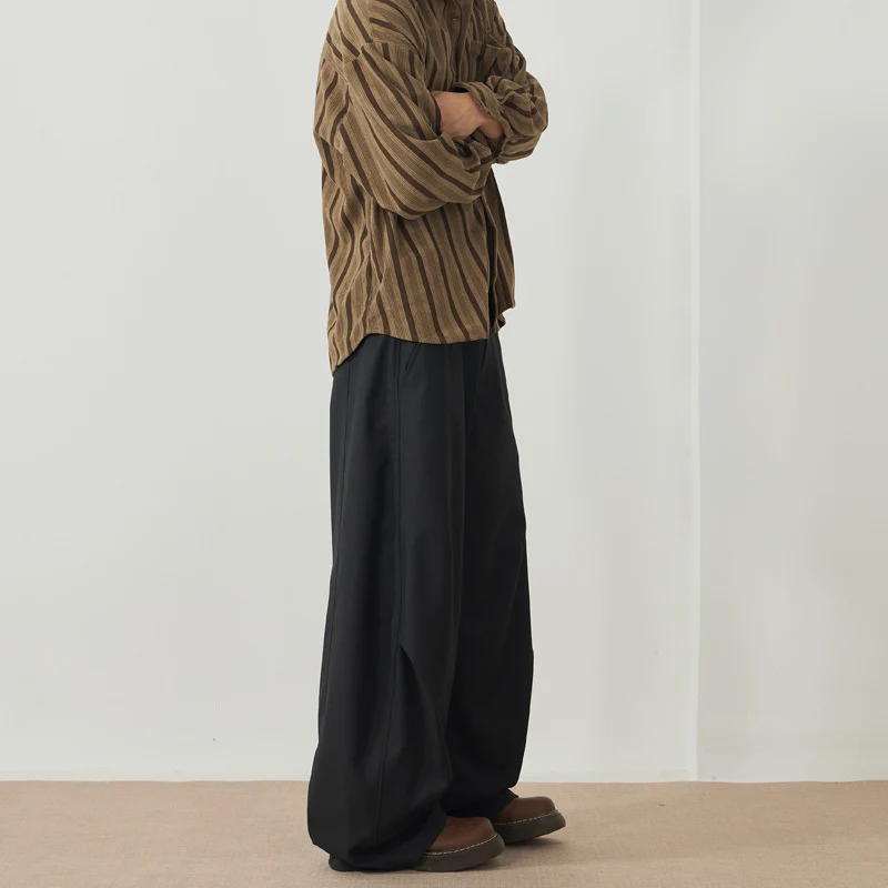 Herren Bodentiefe Oversize-Twillhose mit extra weitem Bein und cleanem Minimaldesign Nord Taschen