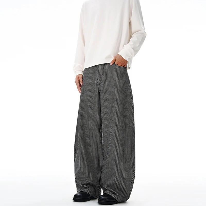 Herren Bodenlange Oversize-Hose mit extrem weitem Bein und feinem Nadelstreifen-Design Nord Taschen