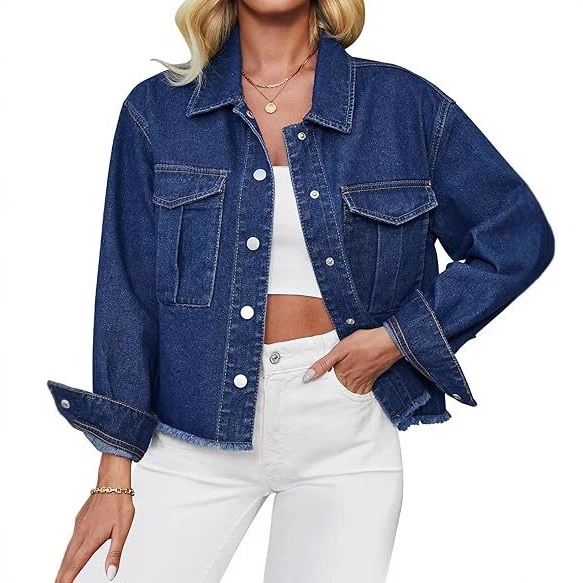Damen Cropped Denimjacke mit Fransenabschluss und aufgesetzten Brusttaschen Nord Taschen