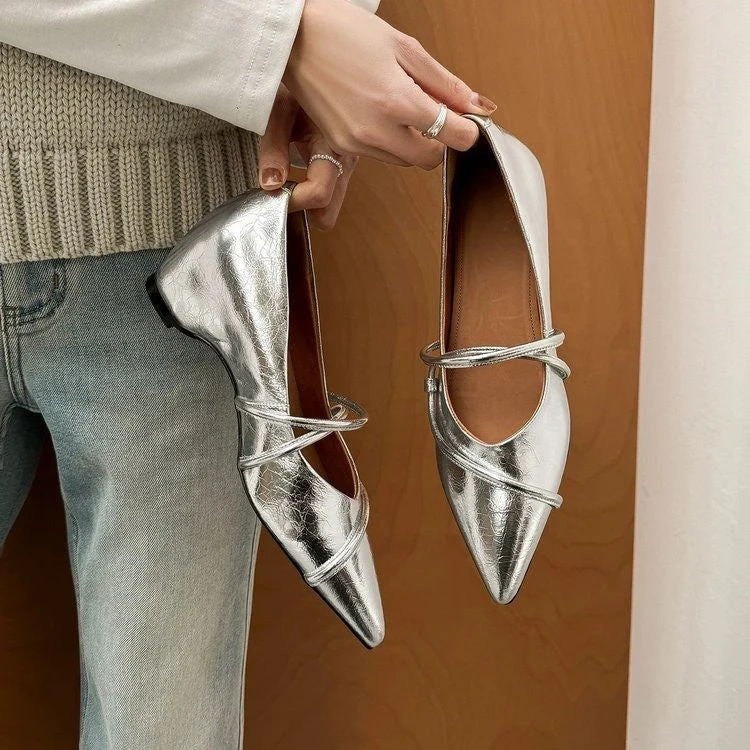 Damen spitz zulaufende Flats mit verstellbaren Riemen und glänzender Oberfläche