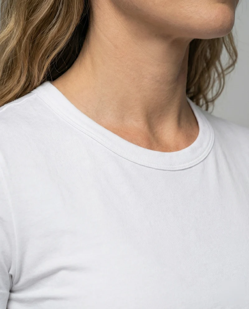 Damen schmal geschnittene Jeans mit umgeschlagenem Saum, elastischem Komfortbund und dezenter Used-Optik
