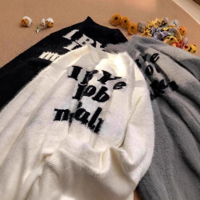 Damen Flauschiger Pullover mit kreativem Aufdruck Nord Taschen
