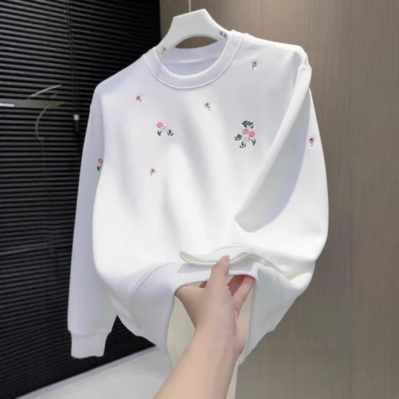 Damen Eleganter Oversized Pullover mit floralem Stickdesign Nord Taschen