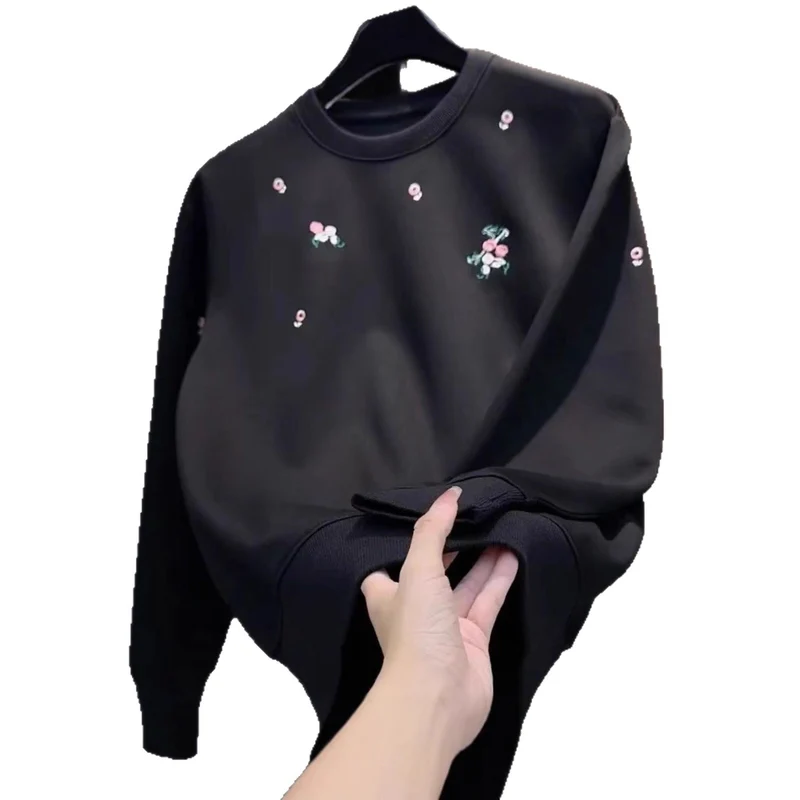 Damen Eleganter Oversized Pullover mit floralem Stickdesign Nord Taschen