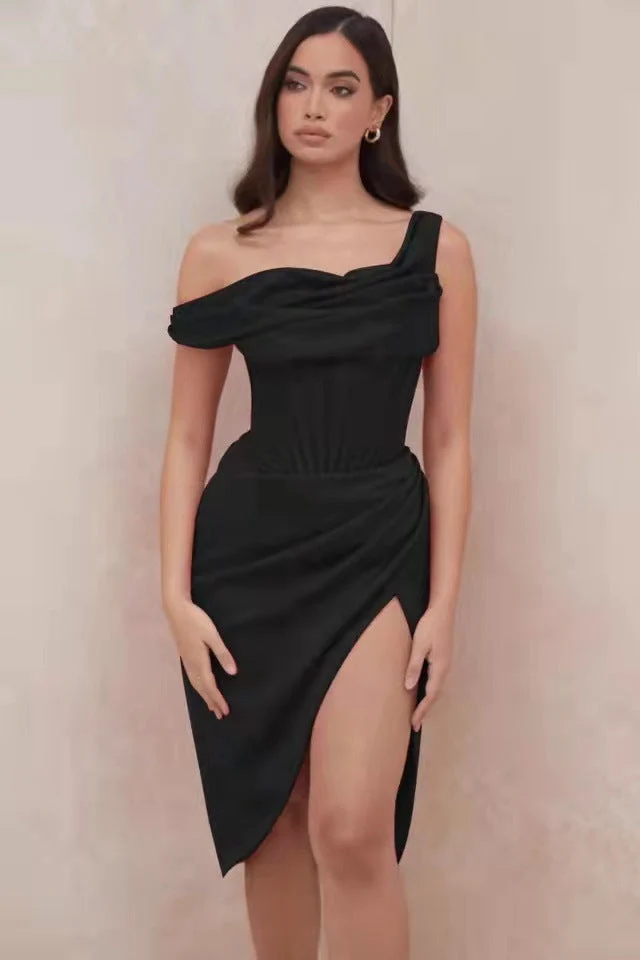Damen Figurumspielendes Cocktailkleid mit asymmetrischem Schnitt und hohem Schlitz