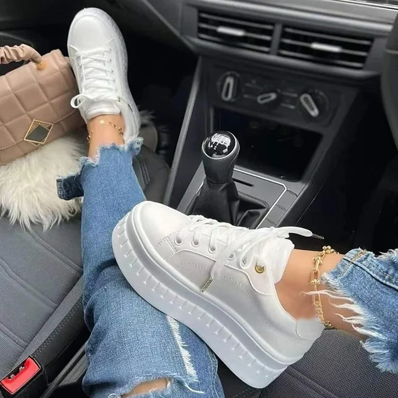 Plateau-Boots mit Schnürung