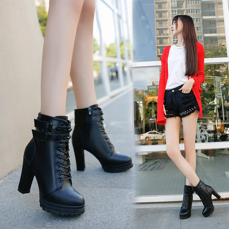 Damen Stiefeletten mit modischem Riemen und robustem Profilsohle
