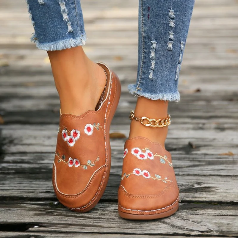 Damen geschlossene Clogs mit floralem Design und komfortablem Fußbett