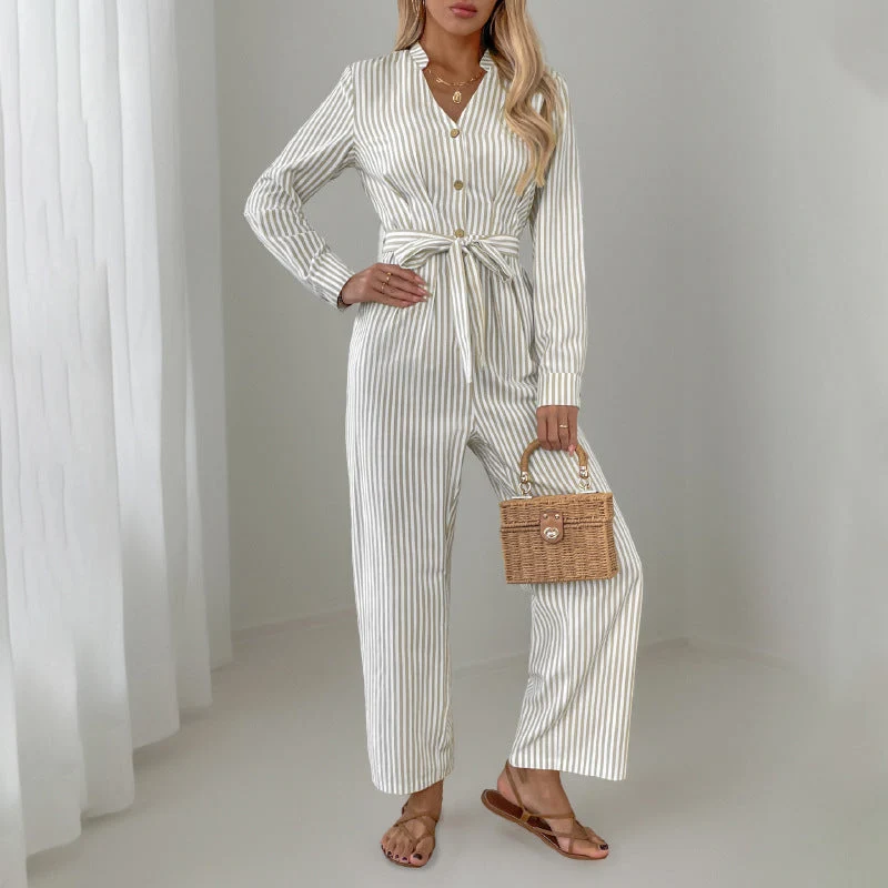 Damen Eleganter Jumpsuit mit schmalem Gürtel und Knopfdetails