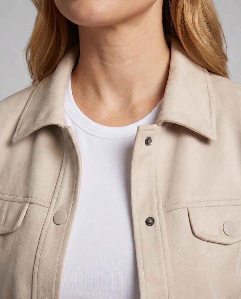 Damen Truckerjacke Wildlederoptik Pattentaschen Druckknopfleiste