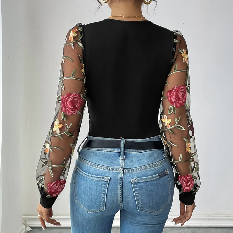 Damen Bestickter Mesh-Body mit V-Ausschnitt und transparenten Blumenärmeln Nord Taschen
