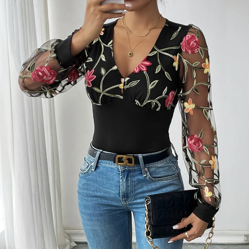 Damen Bestickter Mesh-Body mit V-Ausschnitt und transparenten Blumenärmeln Nord Taschen