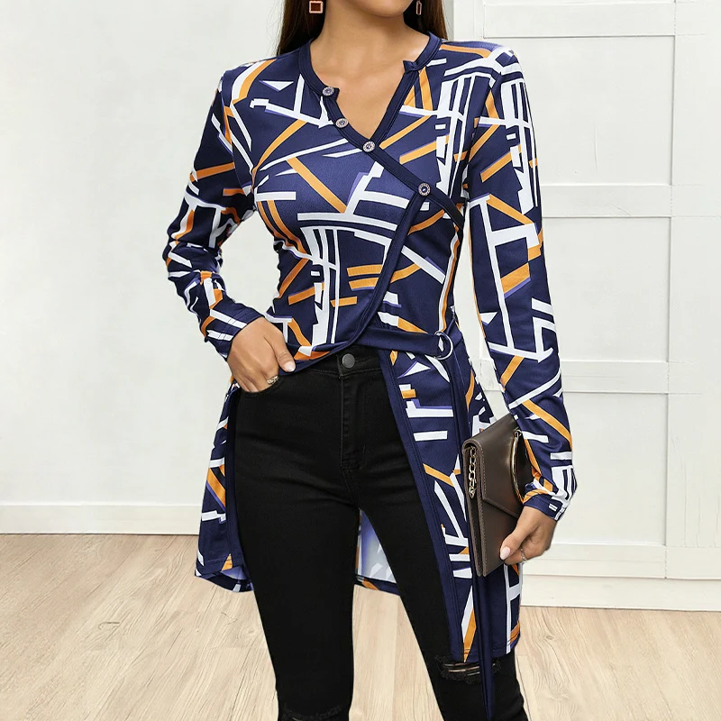 Damen Asymmetrisches Longsleeve-Tunikashirt mit diagonaler Knopfleiste und Seitenschlitzen Nord Taschen