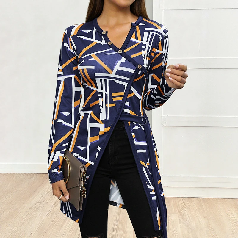 Damen Asymmetrisches Longsleeve-Tunikashirt mit diagonaler Knopfleiste und Seitenschlitzen Nord Taschen