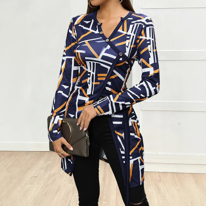 Damen Asymmetrisches Longsleeve-Tunikashirt mit diagonaler Knopfleiste und Seitenschlitzen Nord Taschen