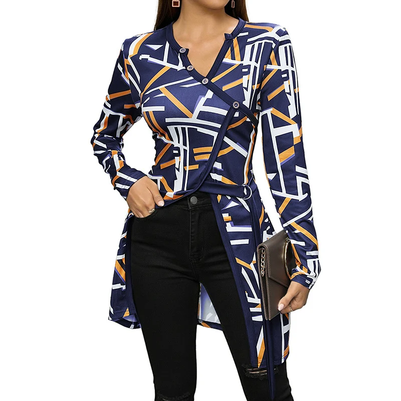 Damen Asymmetrisches Longsleeve-Tunikashirt mit diagonaler Knopfleiste und Seitenschlitzen Nord Taschen