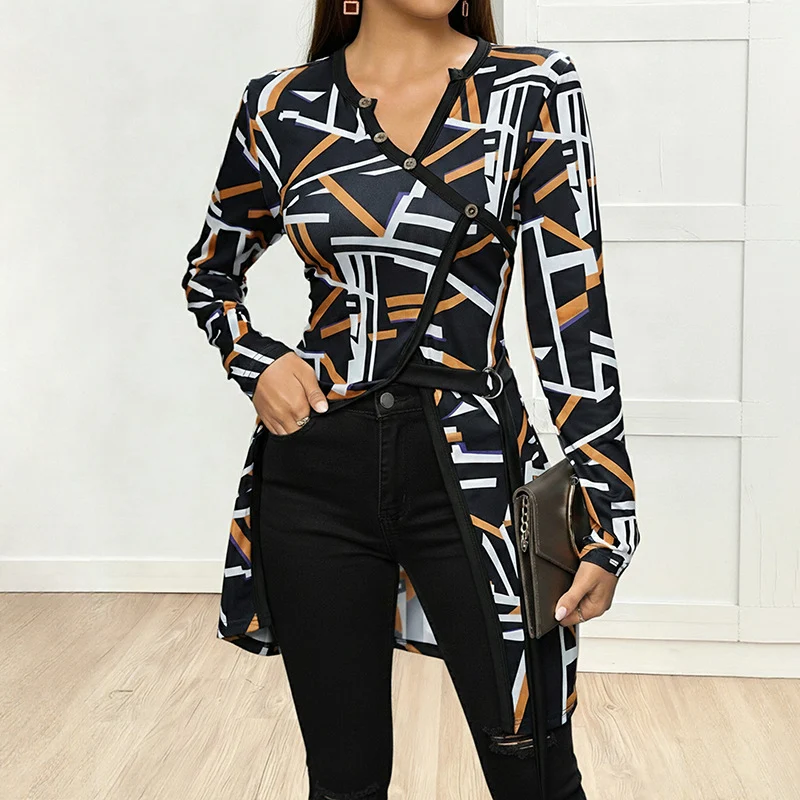 Damen Asymmetrisches Longsleeve-Tunikashirt mit diagonaler Knopfleiste und Seitenschlitzen Nord Taschen