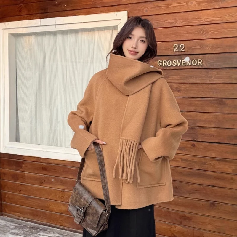 Damen Oversize Wollmantel mit voluminösem Schalkragen und Fransen Nord Taschen