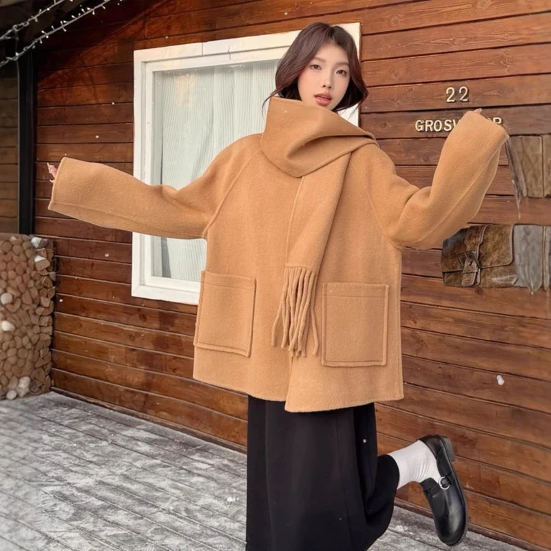 Damen Oversize Wollmantel mit voluminösem Schalkragen und Fransen Nord Taschen