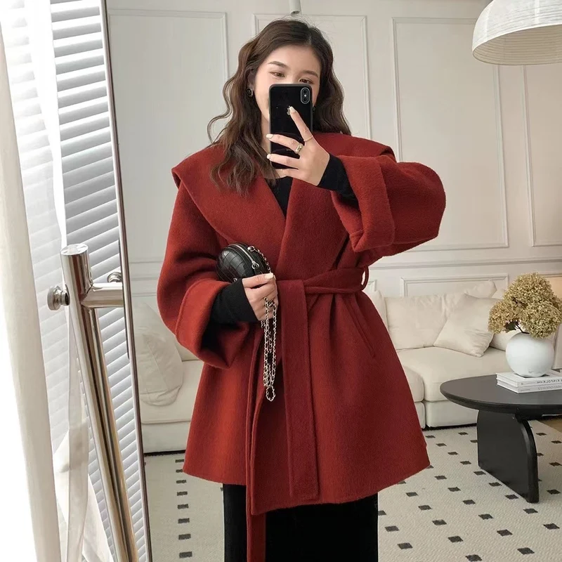 Damen Oversize Wollmantel mit Kapuze und Taillengürtel Nord Taschen