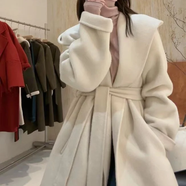 Damen Kurzer Wollmantel mit Taillengürtel und Oversize-Ärmeln Nord Taschen