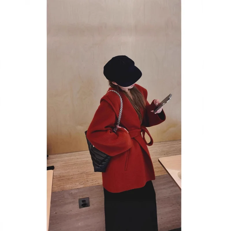 Damen Kurzer Wollmantel mit Taillengürtel und Oversize-Ärmeln Nord Taschen