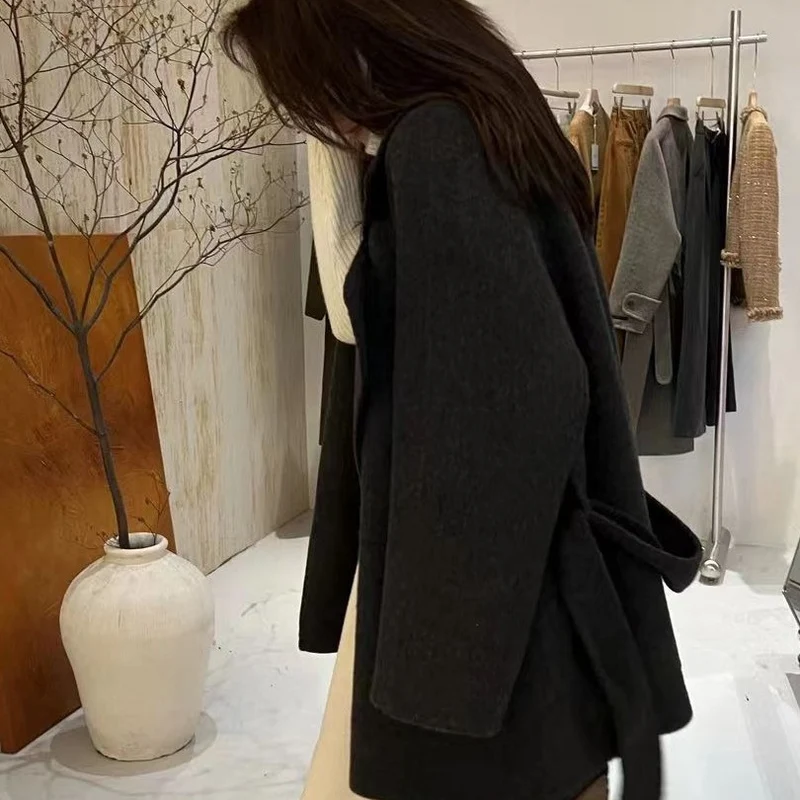 Damen Kurzer Wickelmantel aus Wollmix mit Bindegürtel und weitem Revers Nord Taschen