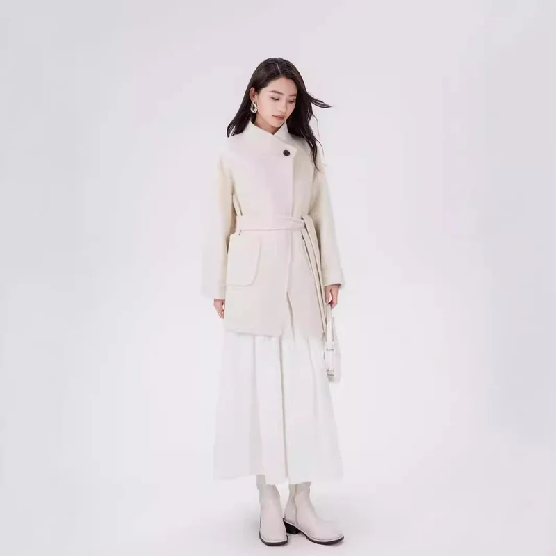 Damen Kurzer Wickel-Wollmantel mit hoher Knopfblende und aufgesetzten Taschen Nord Taschen