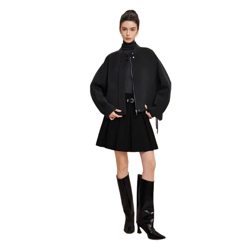 Damen Kurz geschnittene minimalistische Bomberjacke mit Stehkragen Nord Taschen